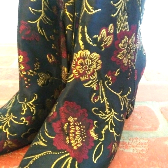 Antonio Melani Womes Block Heel Black Floral Brocade Ankle Bootie 6.5 NWOT - Picture 3 of 6